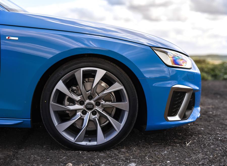 Колеса Audi A4 40 TFSI S-Line (B9) 2019 года  (UK) (фото 23 из 31)